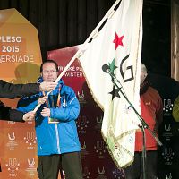 /content/images/pages/282/zoomi_oleg_matytsin_fisu_1st_vicepresident_giving_the_fisu_flag_to_the_delegation_from_granada.jpg